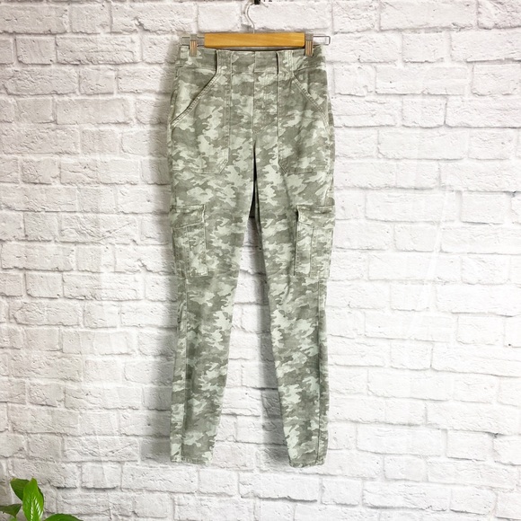 Spanx Twill Ankle Cargo Pant in Camo - Picture 4 of 8